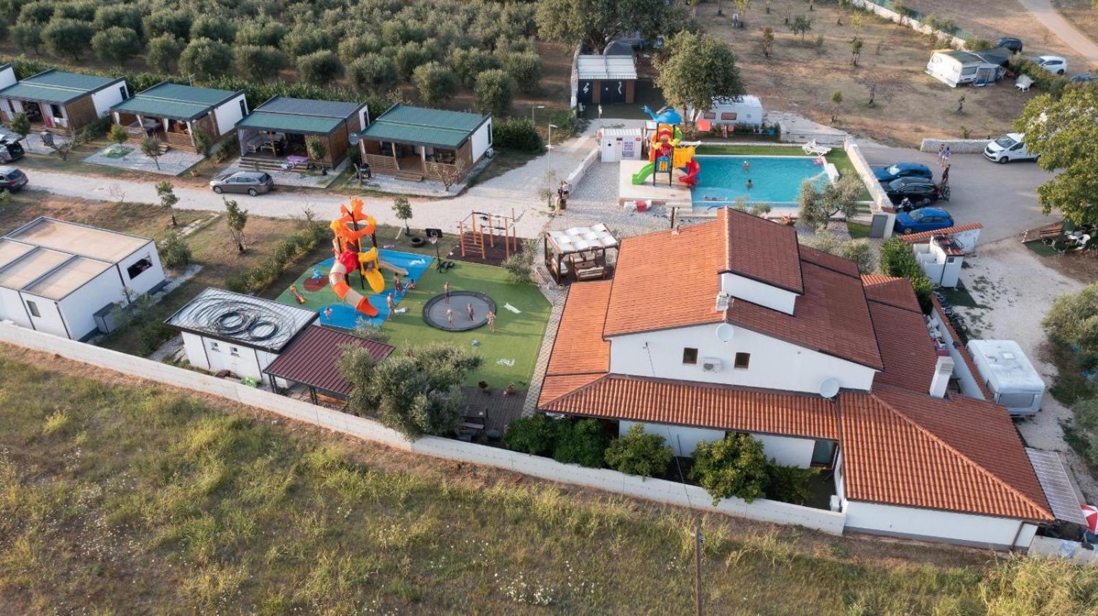 Appartement Mobilheim-pia Superb, Mit Pool, Fuer Familien Mit Kindern
